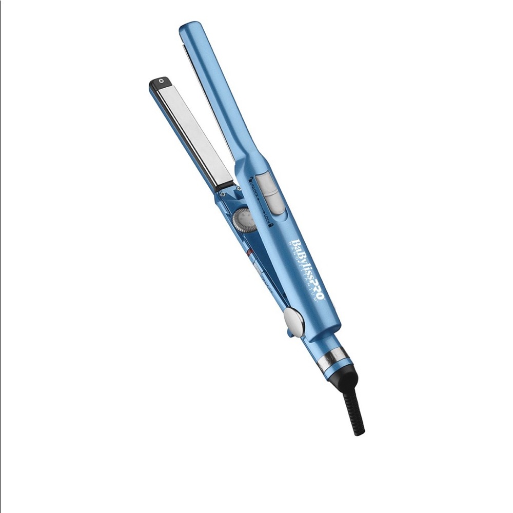 BaBybliss pro nano titanium 1/2 inch flat iron NWT